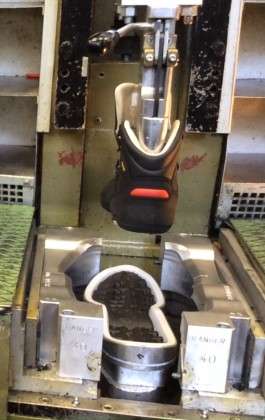 Posa-semelle-fabrication-chaussure-securite